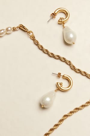 Image 4 of 4