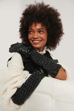 Black Quilt Detailed Long Gloves