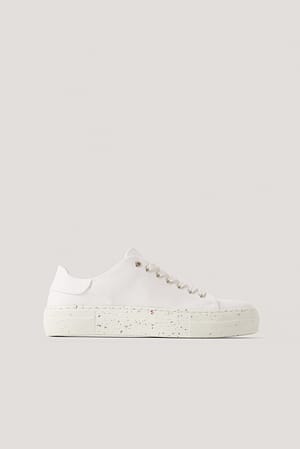 White Gerecyclede canvassneakers