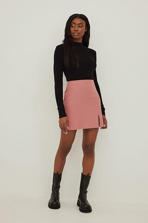 Dusty Dark Pink Resirkulert miniskjørt med splitt