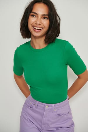 Green Geripptes Top mit rundem Ausschnitt