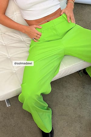 Lime Hose mit weiten Beinen aus recyceltem Material