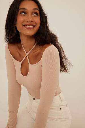 Beige Geribbelde top met halternek en lange mouwen
