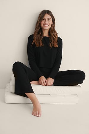Black Ribbed Cropped Longsleeve