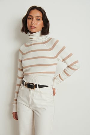 Beige/Cream Organischer gerippter Strickpullover mit hohem Ausschnitt