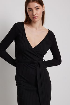 Black Geripptes Midikleid mit Wickelgürtel