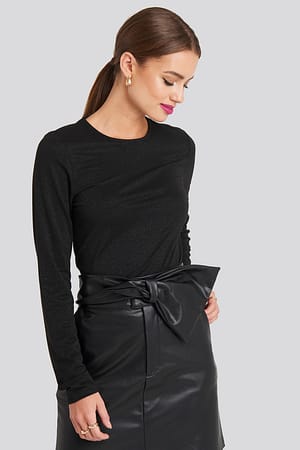 Black Round Neck Long Sleeve Top