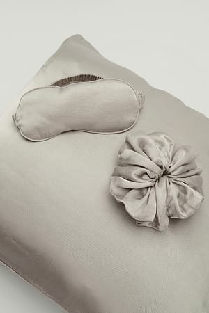 Beige Satin Gift Set