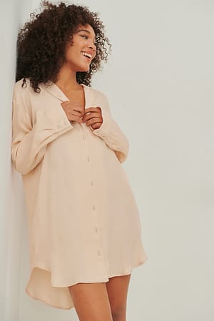 Dusty Light Pink Loungeskjortklänning i satin