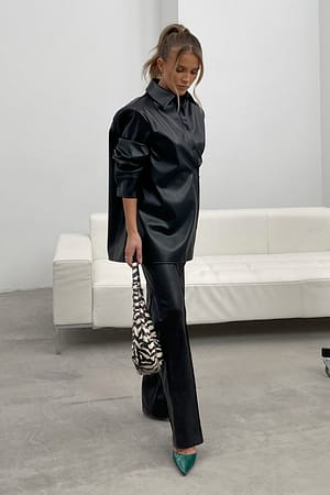 Black Pantalon en faux cuir à coutures apparentes