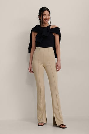 Beige Byxor med slits och sömdetalj