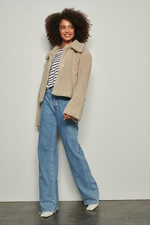 Beige Kort fluffig teddyjacka