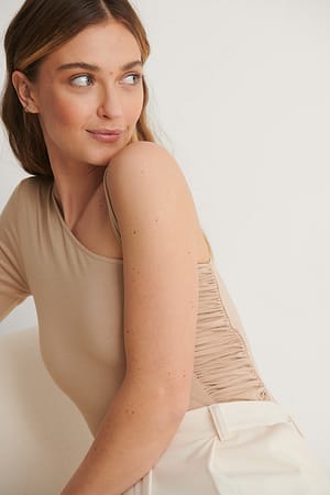 Taupe Beige Sidodraperad topp med en ärm