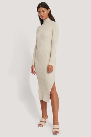 Light Beige Strikket Kjole Med Sidesplitt