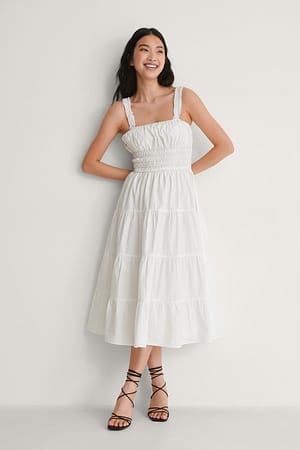 White Klänning Med Smock