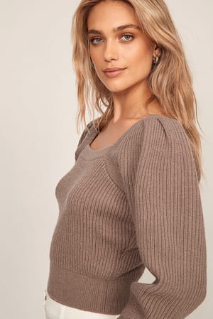 Light Brown Kabelgebreide sweater met vierkante hals