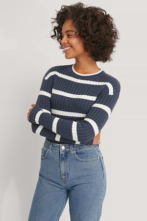 Navy/White Stripete Strikkegenser Med Rund Utringning