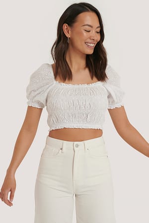 White Croppad Topp I Anglaise Med Struktur