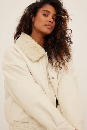 Offwhite Teddyjack met zakken