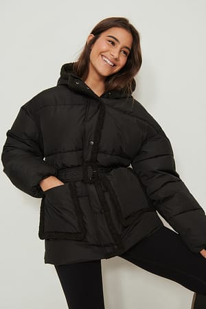 Black Steppjacke mit Teddy-Detail