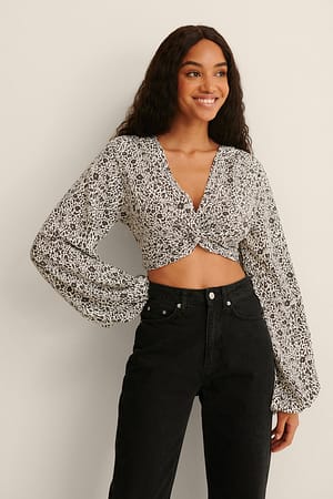 Black/Animal Print Recycelte Bluse mit langen Ärmeln und Twist vorne