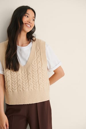 Beige Kurze Strickweste Mit V-Ausschnitt
