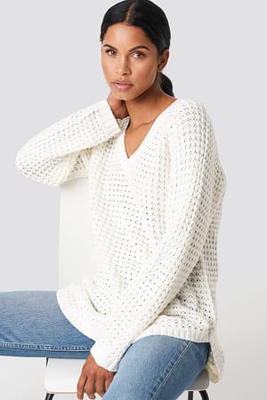 Offwhite V-neck Pineapple Knitted Sweater