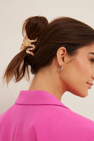 Beige Wavy Hair Claw