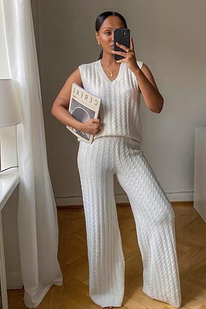 Off White Stickad väst med v-ringning
