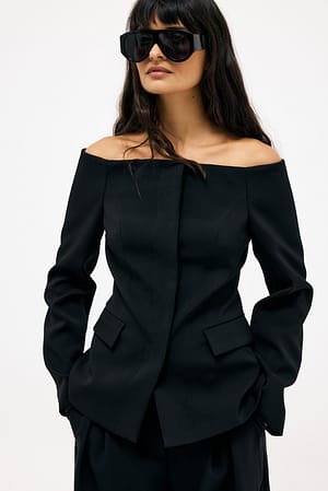Black Blazer con hombros descubiertos