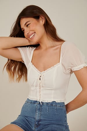 White Gerecycled crop top met kantdetail