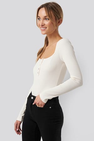 Off White Organische Bodysuit met knoopdetail en lange mouwen