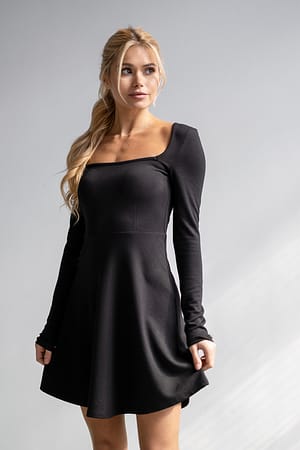 Black Jurk met en vierkante halslijn