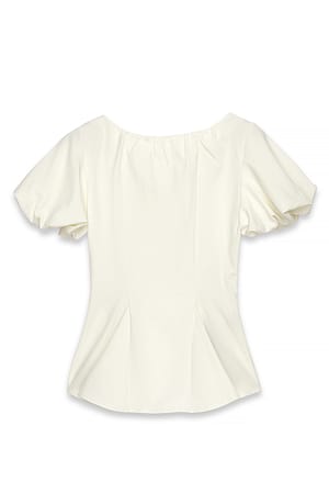 Offwhite Bluse med peplum og ærmedetalje