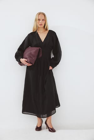Black Vestido midi con escote en V y cintura plisada