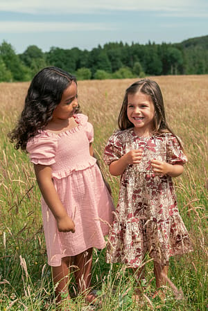 Nude Pink Floral Jurk met pofmouwen van biologisch katoen