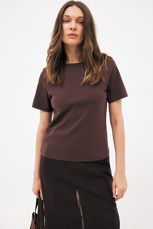 Brown T-shirt med regular fit