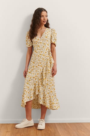Yellow Flower Wickelkleid Aus Volant