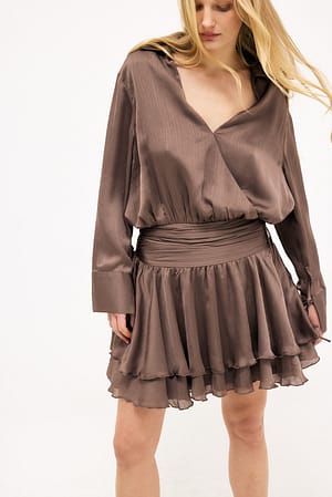 Brown Minikleid mit Rüschen-Taille