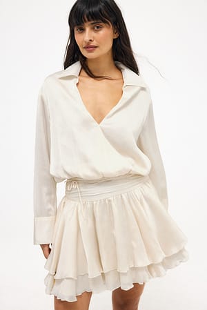 Cream Minikleid mit Rüschen-Taille