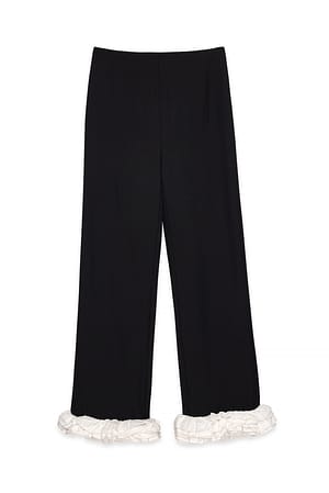 Black Hose mit Rüschendetail
