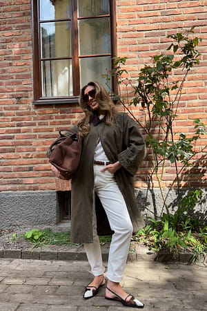 Khaki Trenchcoat med kontraskrave