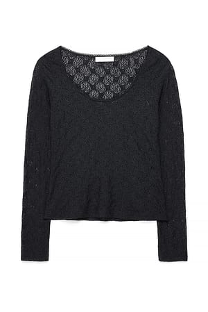 Black Top met kanten inzet en lage ronde hals