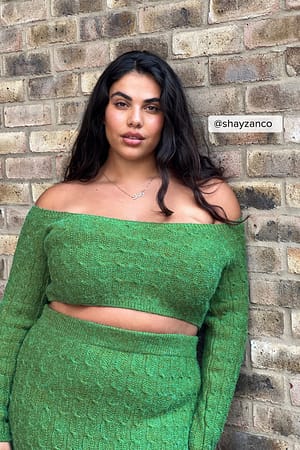 Green Off-shoulder crop gebreide trui