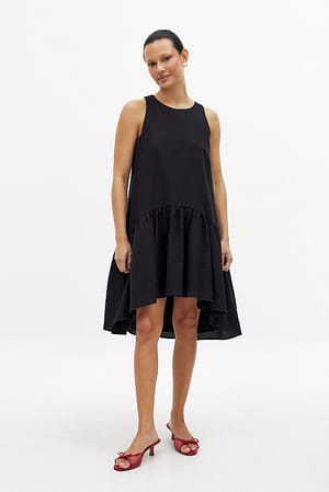 Black ärmelloses Minikleid mit Volumen