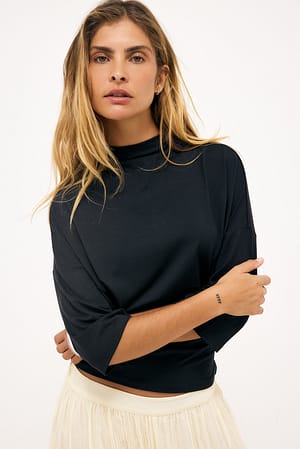 Black Top de jersey de Soft Line con cuello de embudo