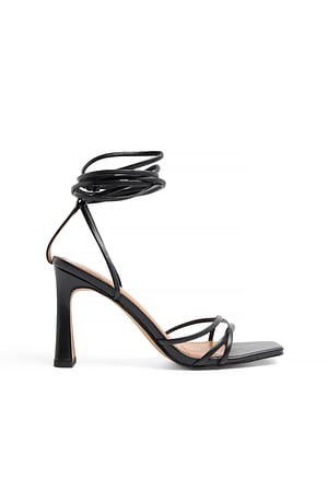 Black Zapatos de tacón con correa y punta cuadrada