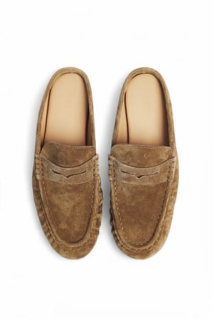 Beige Loafers i semsket skinn med step in