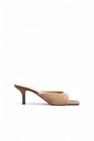 Taupe Mules i semsket skinn