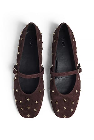 Brown Ballerinas aus Wildleder mit Nieten